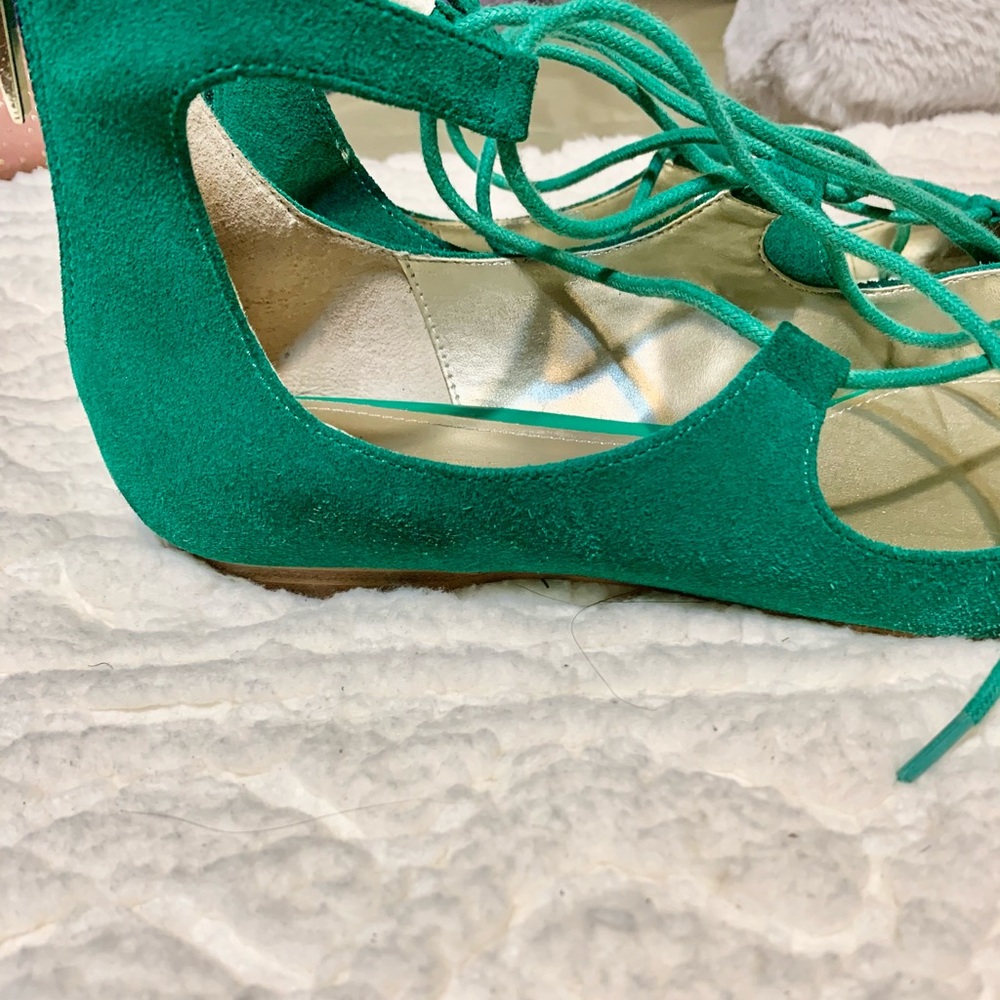 💚 GORGEOUS LACE UP SHOES💚 - Picture 6 of 7